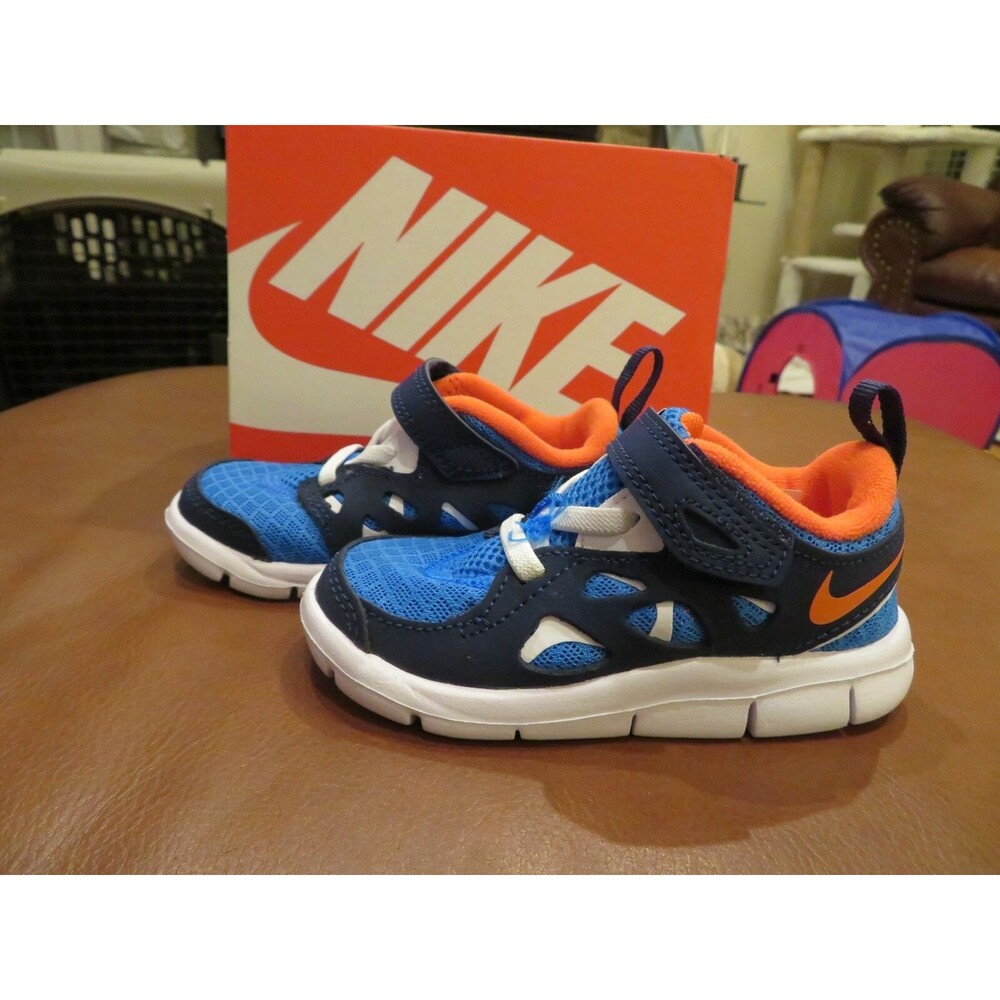 NWT Toddler Boys Black & Blue Nike Free Run 2 Tennis Shoes, 4